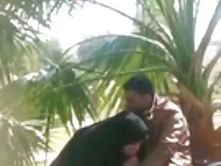 Adolescente y chorro de agua de hindi sexy universidad orgasmos chica su fuente