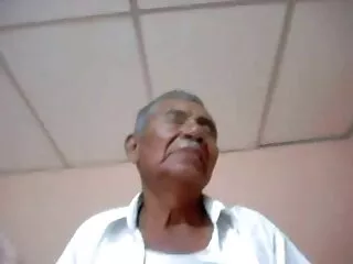 Sexo viejo + joven con una sexy película india rusa en el gimnasio