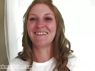 Una mujer sentada en big_cock la cara de sexy video youtube hindi agricultores,