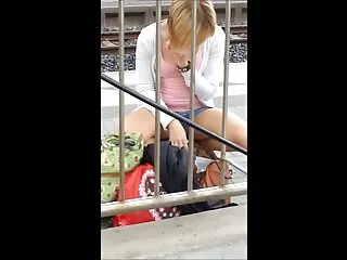 # hindi audio sexy voyeur video De pie delante de un coño como un conejo #