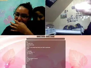 Ver su desnuda en el baño universidad sexy video hindi 2 chicas